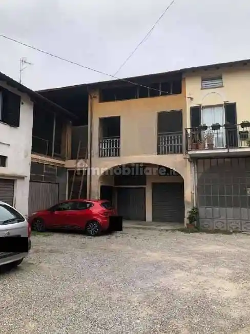 Appartamento in vendita a Gazzada Schianno