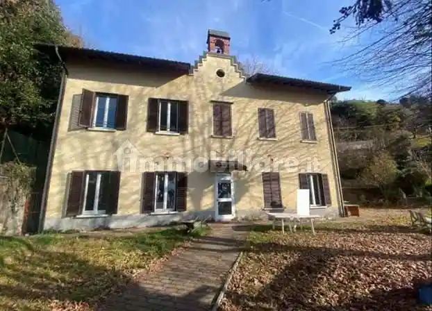Palazzo - Stabile in vendita a Luino