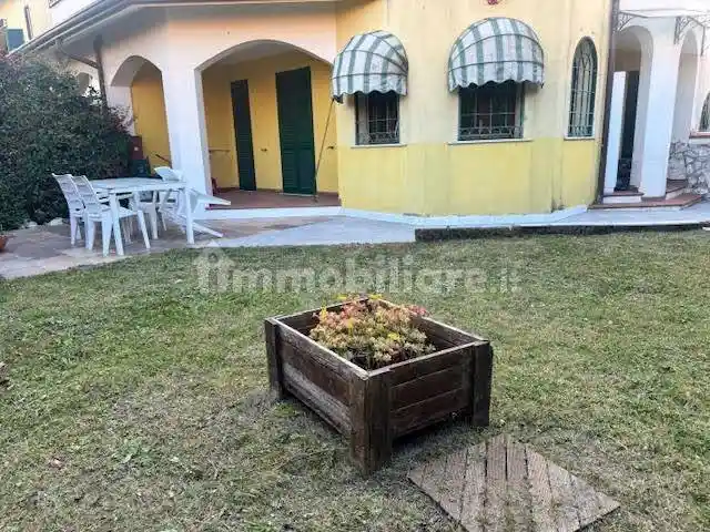 Appartamento in vendita a Luni