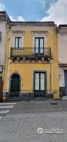 Villa in vendita a Piedimonte Etneo