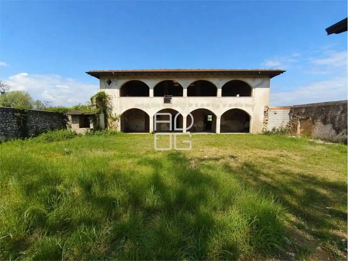 Casa indipendente in vendita a Moniga del Garda