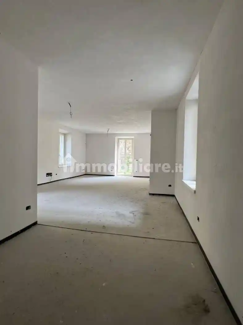 Appartamento in vendita a Canzo