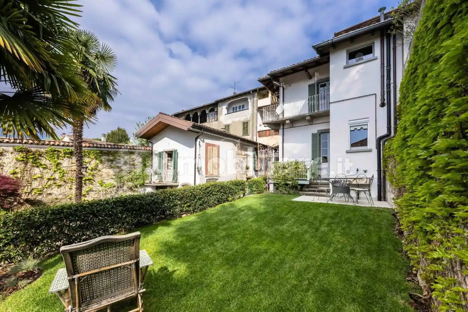 Villa in vendita a Solto Collina