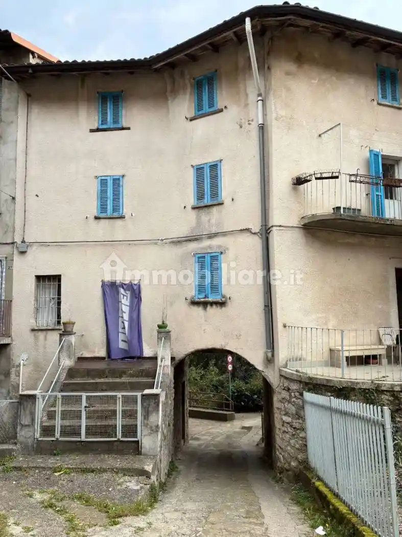Casa indipendente in vendita a Strozza