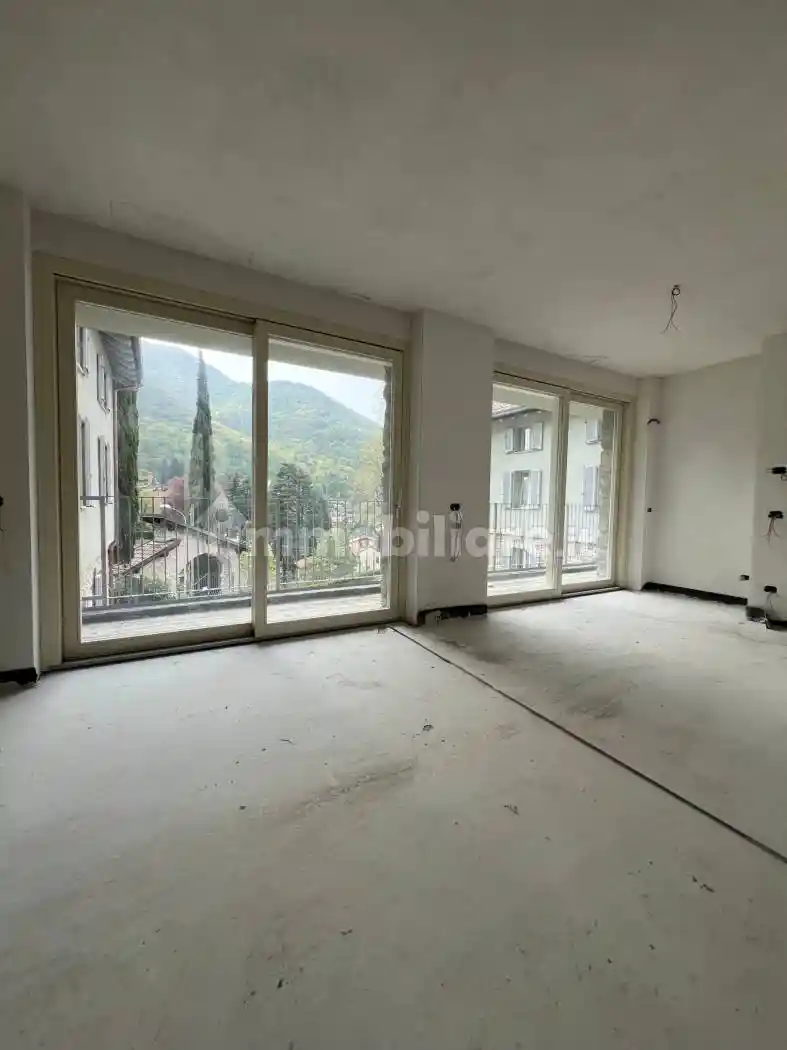 Appartamento in vendita a Canzo