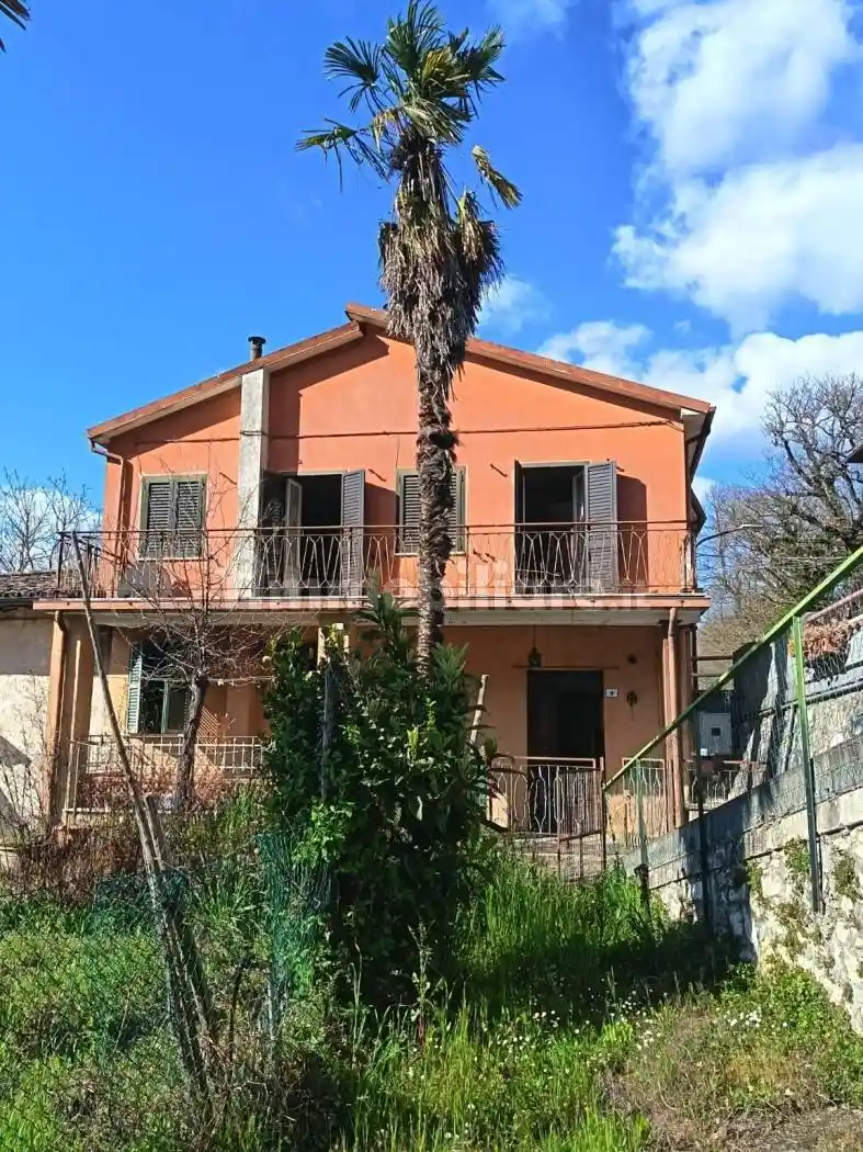 Casa indipendente in vendita a Rieti