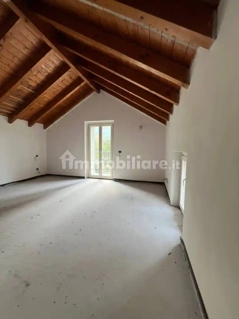 Appartamento in vendita a Canzo