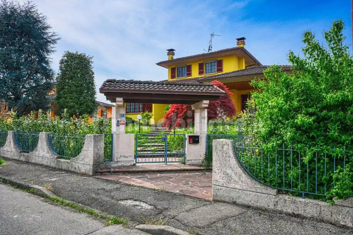 Villa in vendita a Cadeo