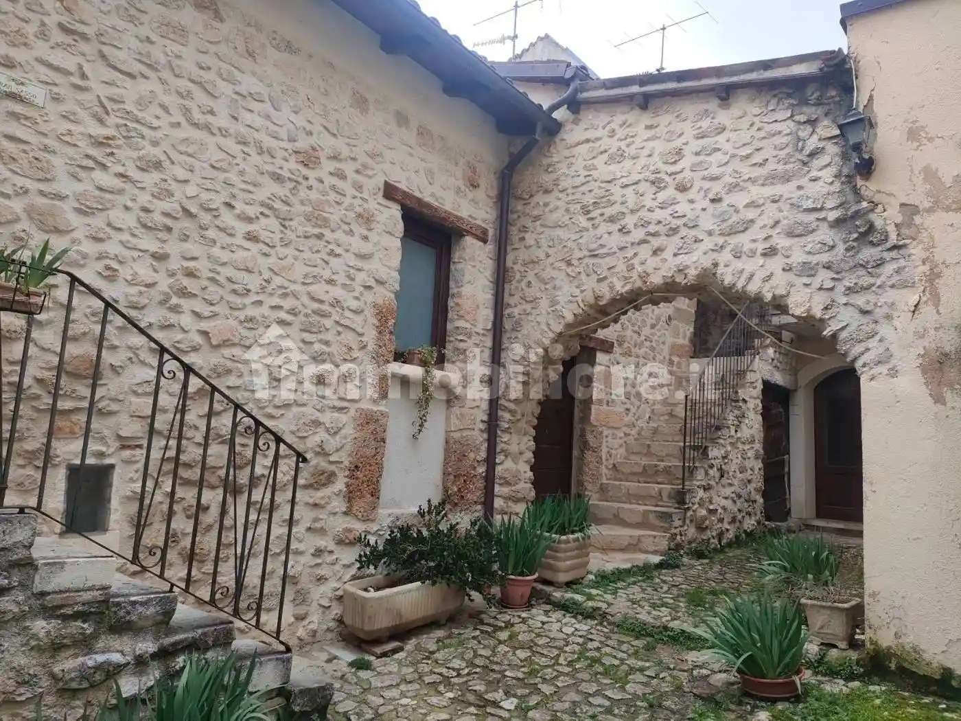 Casa indipendente in vendita a L'Aquila