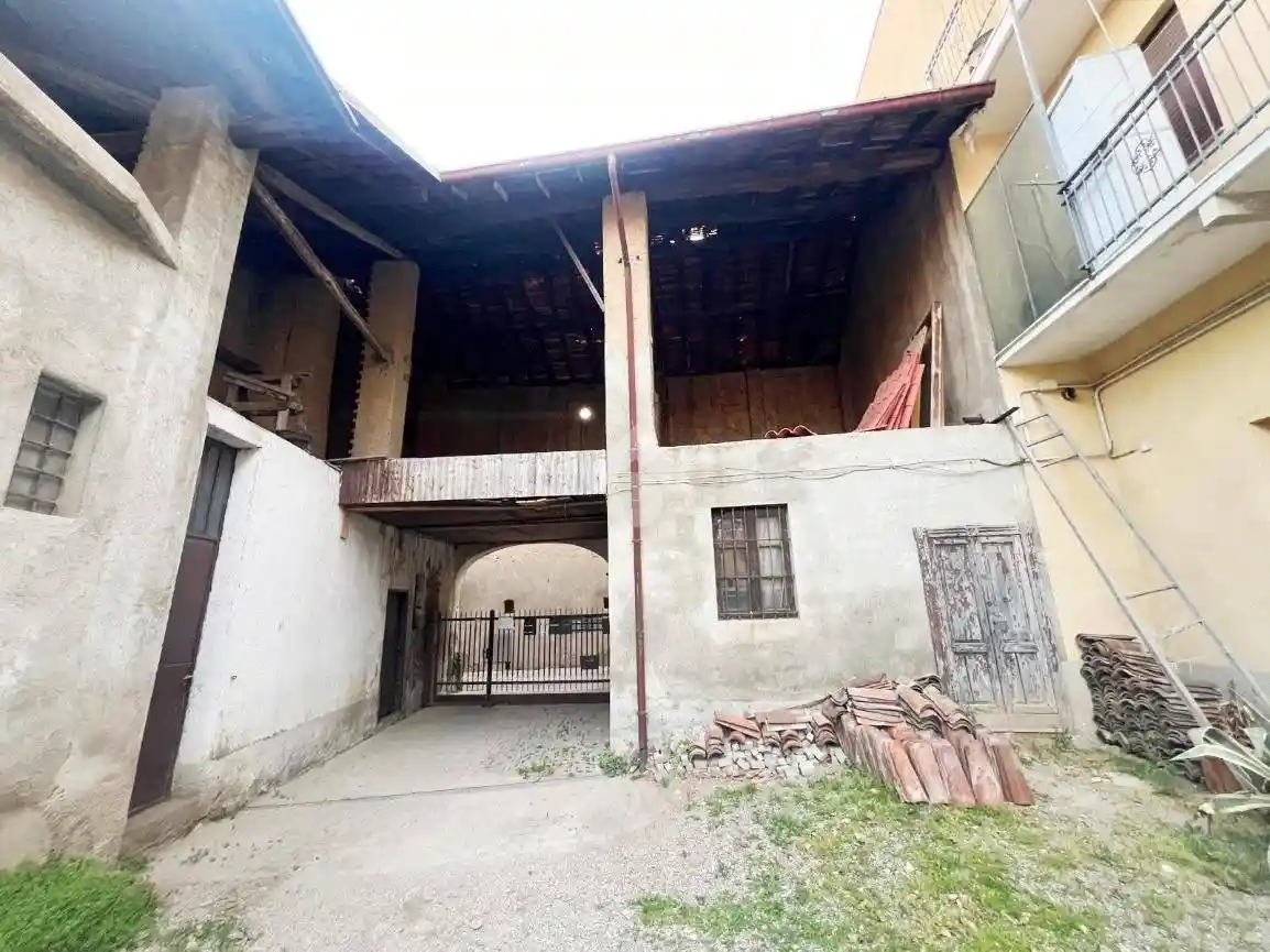 Rustico - Casale in vendita a Turate