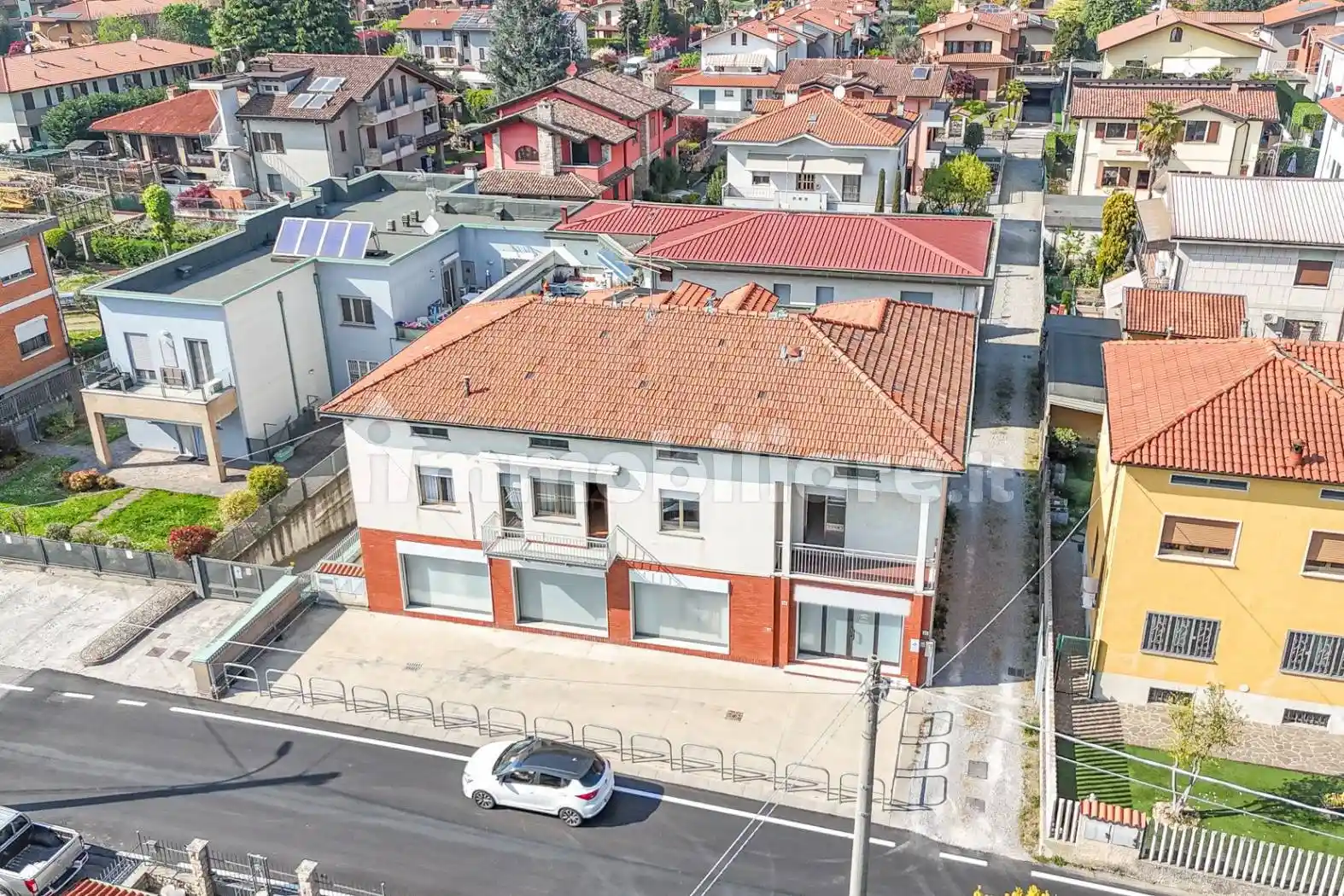 Palazzo - Edificio in vendita a Brembate