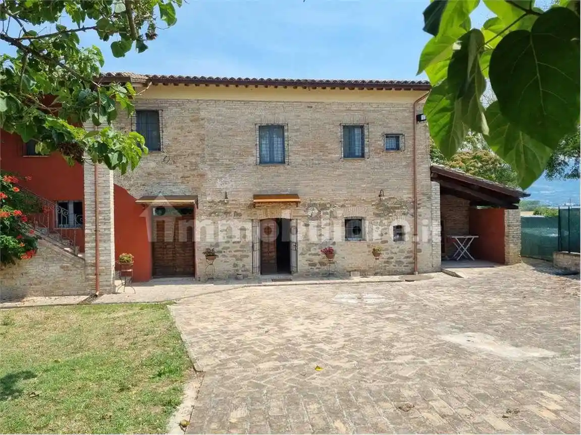 Rustico - Casale in vendita a Bastia Umbra