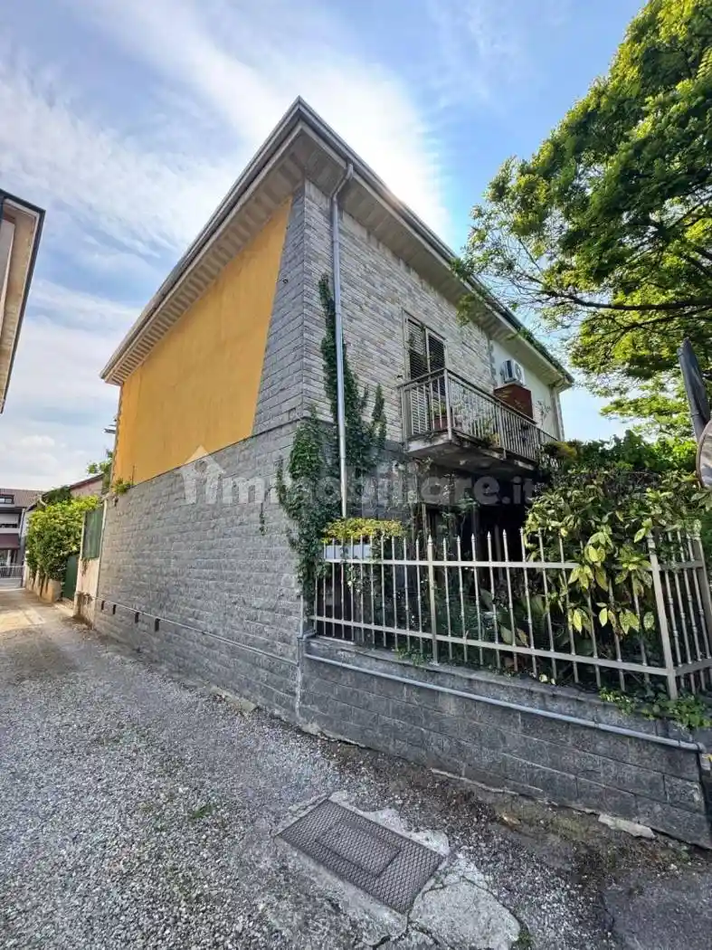 Villa in vendita a Garbagnate Milanese