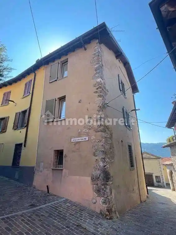 Casa indipendente in vendita a Gandino