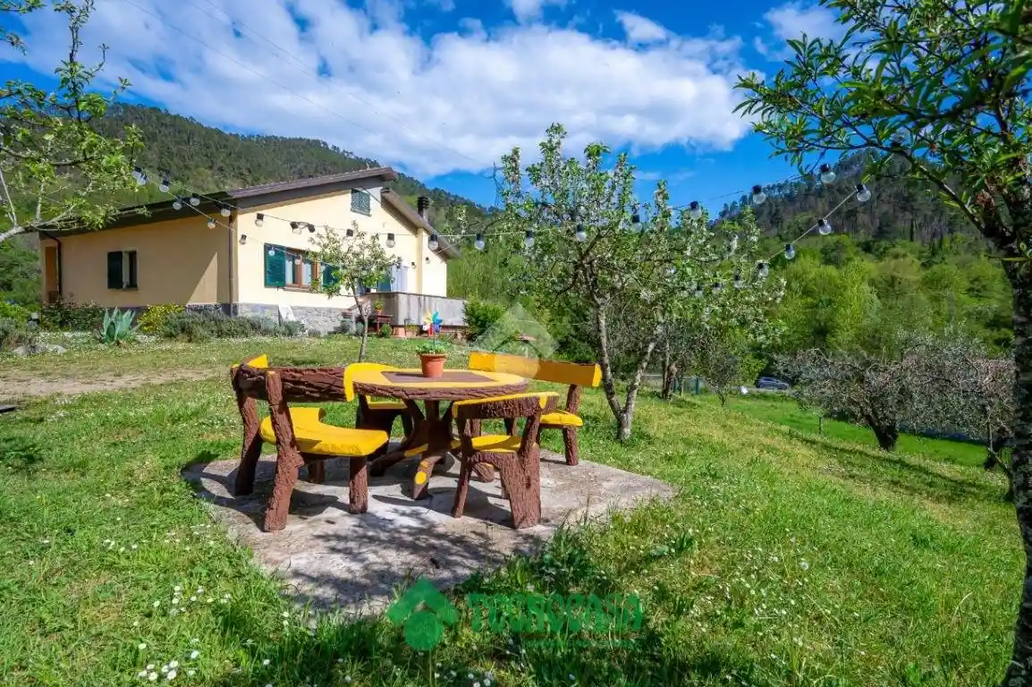 Casa indipendente in vendita a Rocchetta di Vara