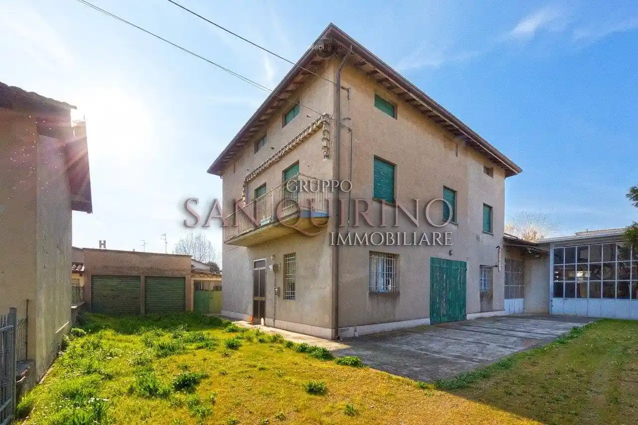 Villa in vendita a Correggio