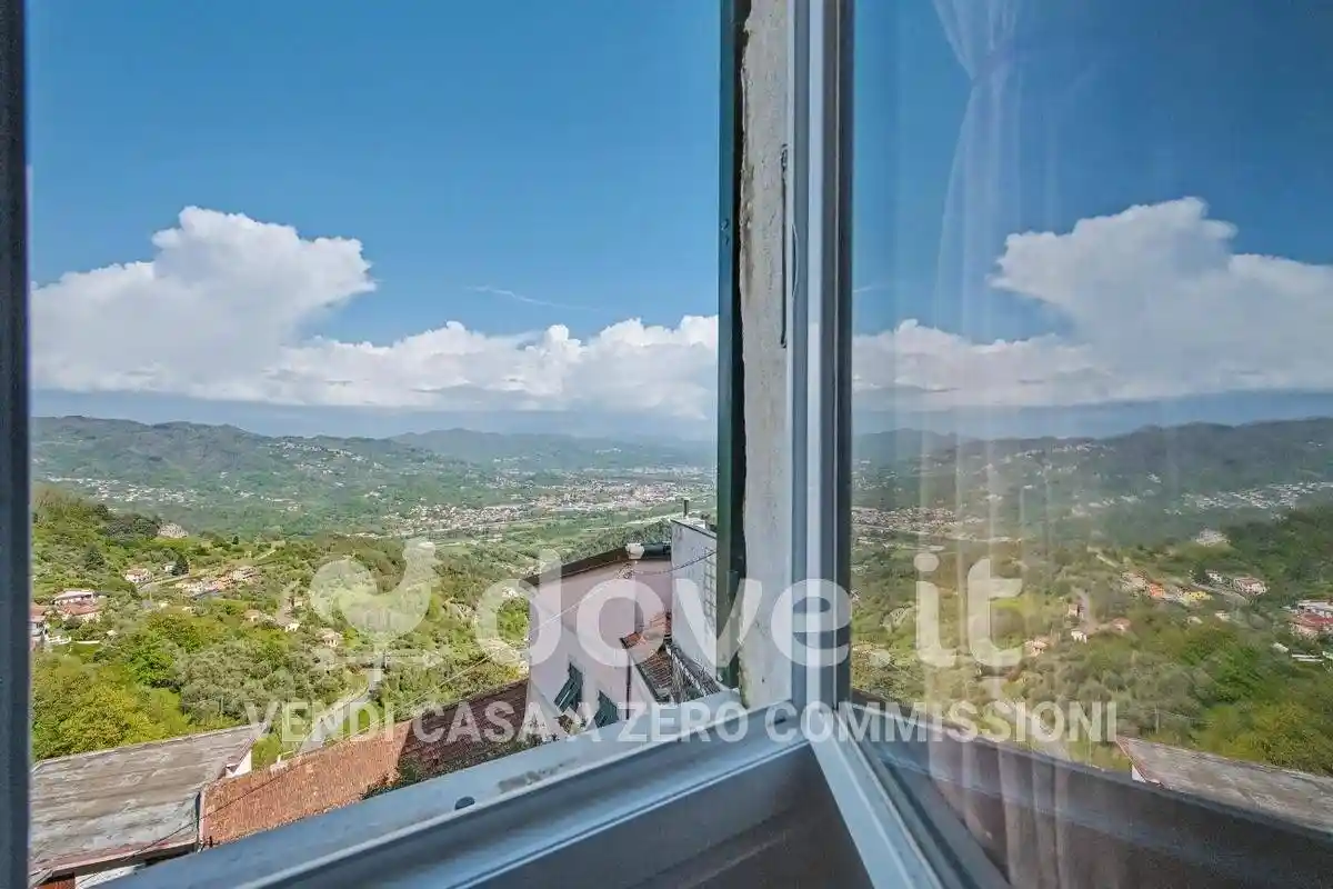 Appartamento in vendita a Follo