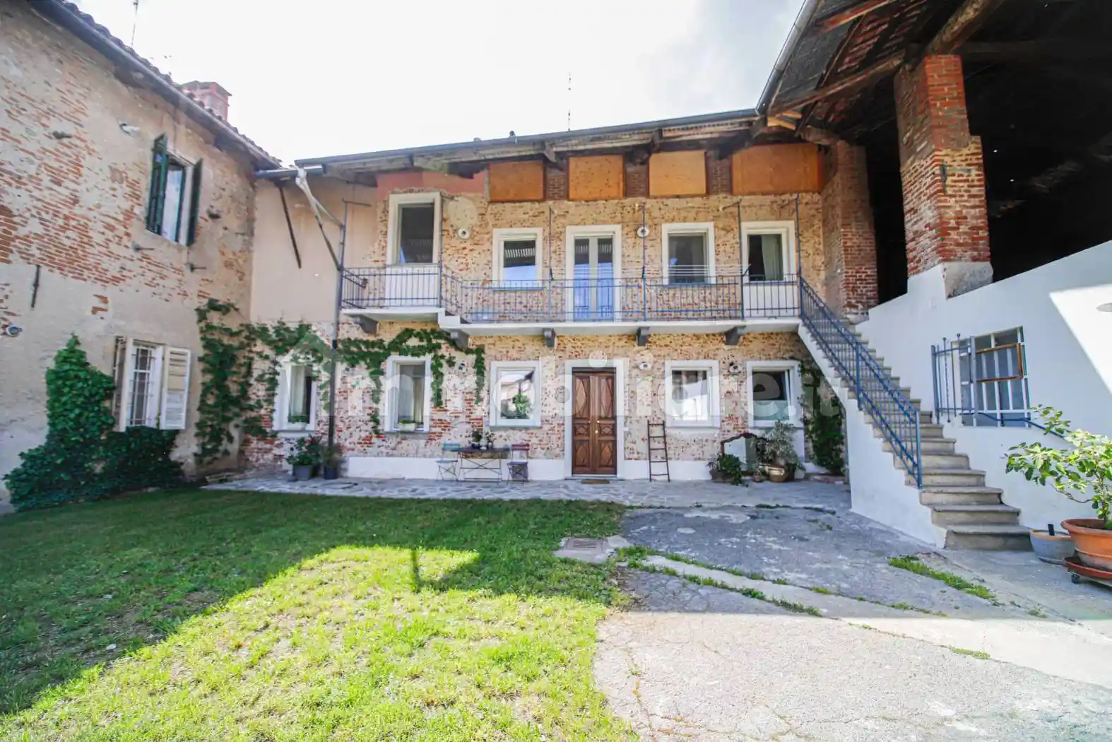 Rustico - Casale in vendita a San Benigno Canavese