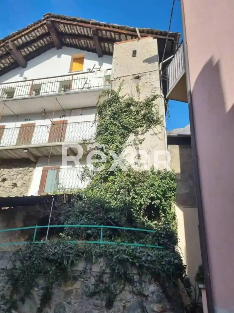 Casa indipendente in vendita a Donnas