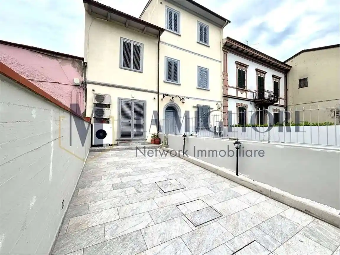 Casa indipendente in vendita a Prato