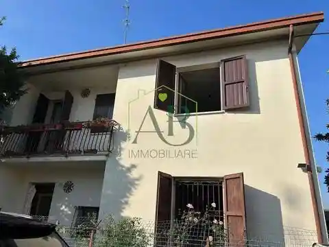 Villa in vendita a Russi