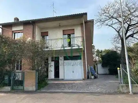 Villa in vendita a Russi