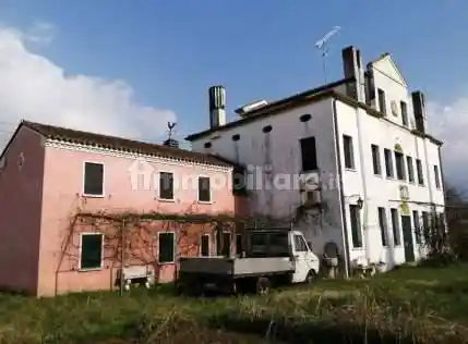 Palazzo - Stabile in vendita a Cessalto
