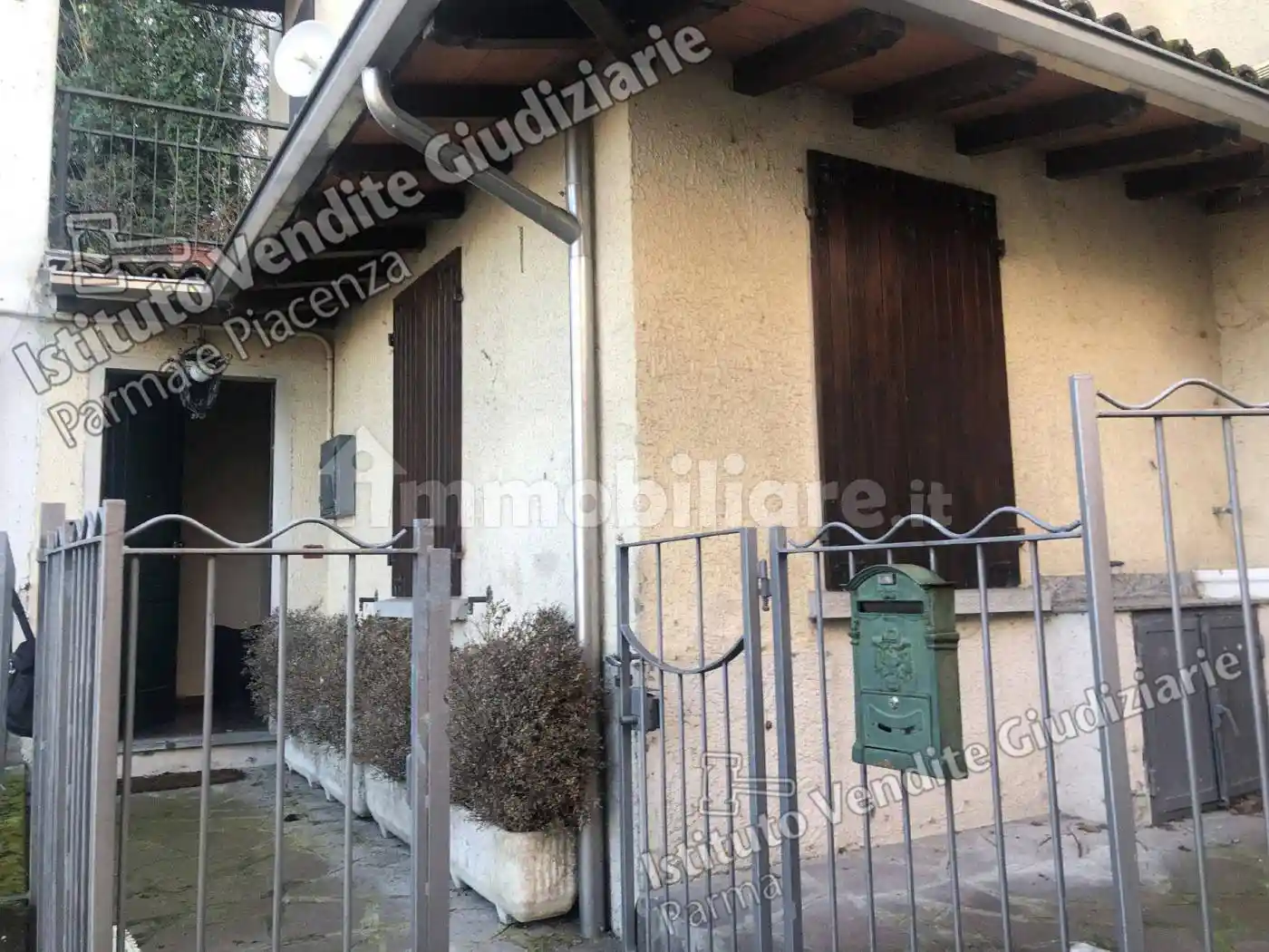 Palazzo - Stabile in vendita a Salsomaggiore Terme