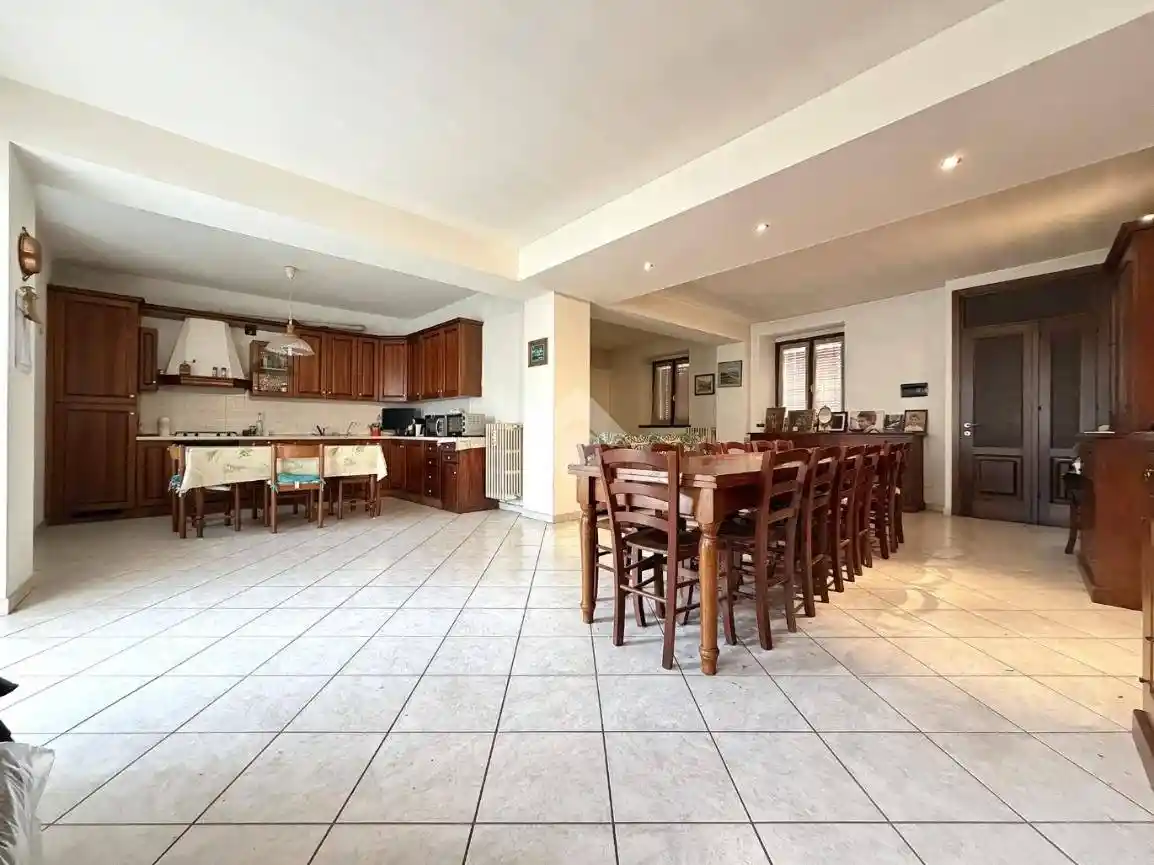 Casa indipendente in vendita a Sesto ed Uniti