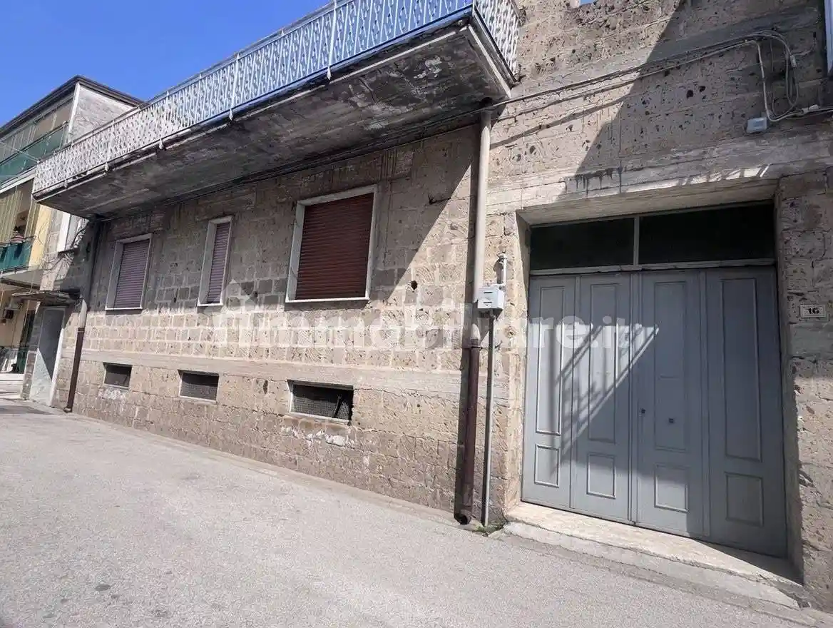 Palazzo - Edificio in vendita a Casagiove