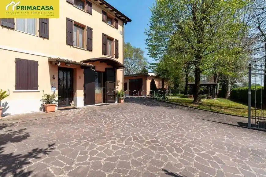 Villetta a schiera in vendita a Correggio