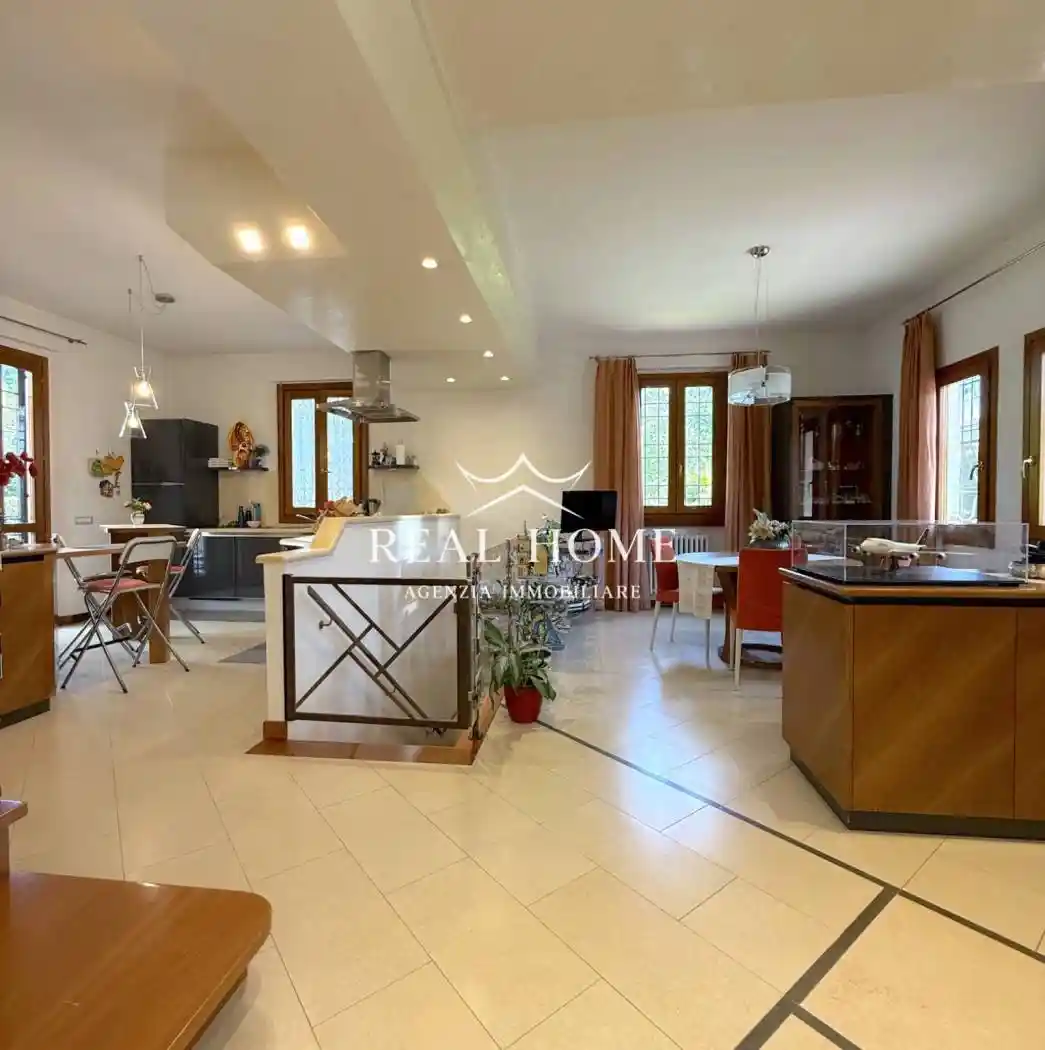 Villa in vendita a Prato