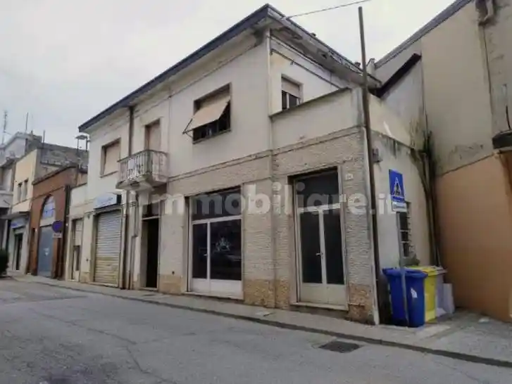 Palazzo - Stabile in vendita a Codigoro