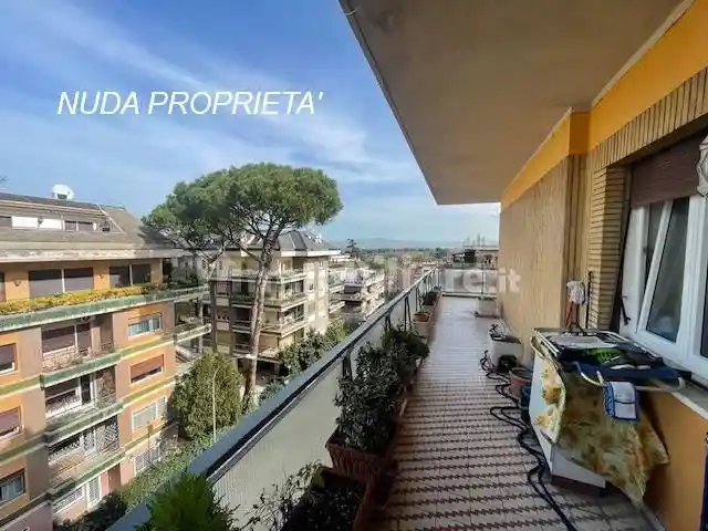 Appartamento in vendita a Roma