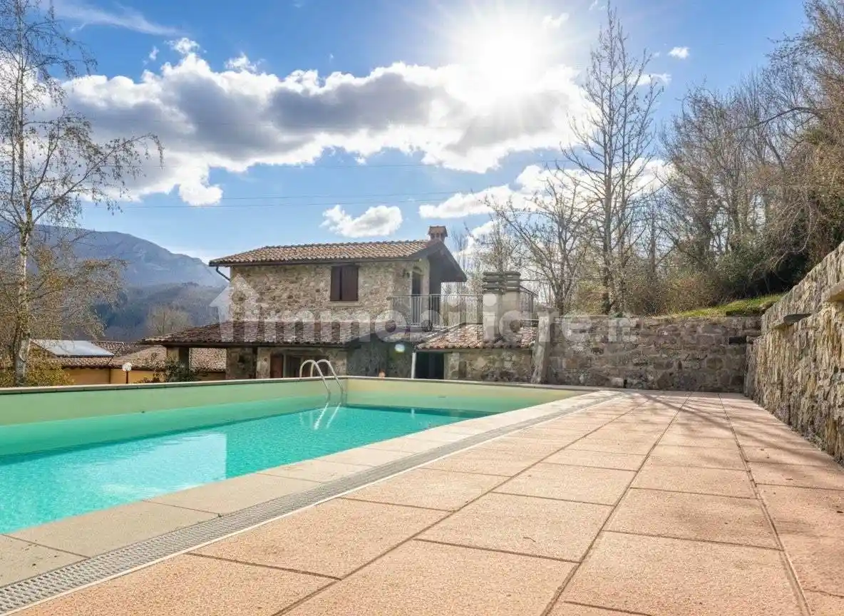 Casa indipendente in vendita a Camporgiano