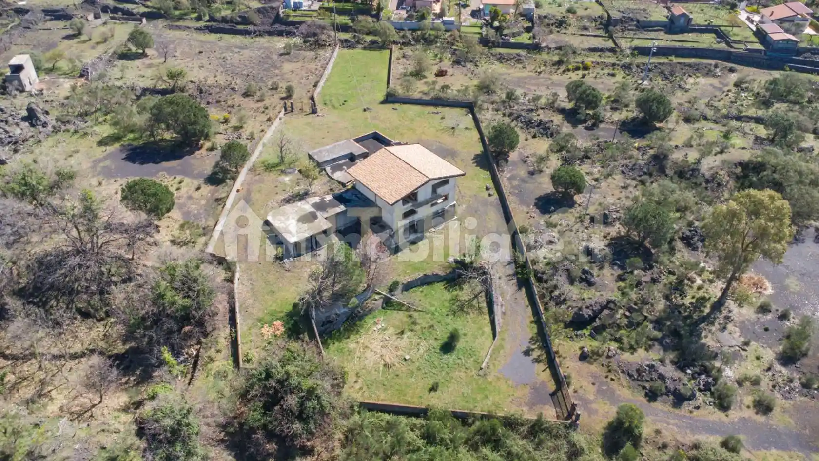 Palazzo - Edificio in vendita a Pedara