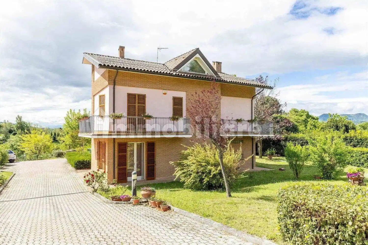 Villa in vendita a Cupramontana