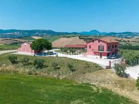 Rustico - Casale in vendita a Cingoli