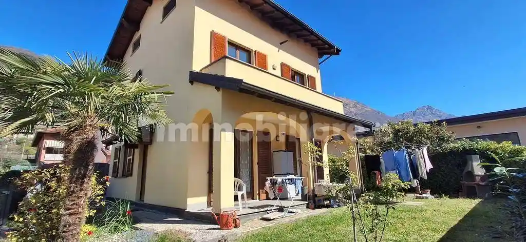 Villa in vendita a Porlezza