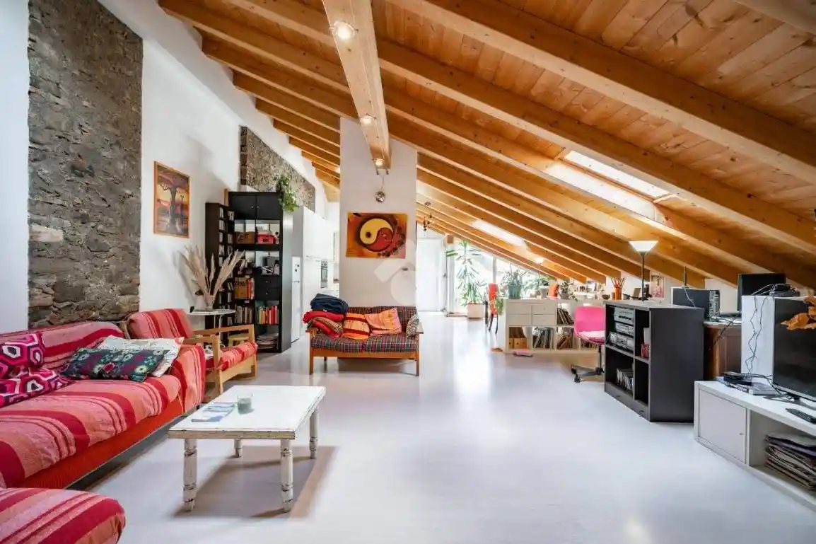 Casa indipendente in vendita a Castello di Brianza