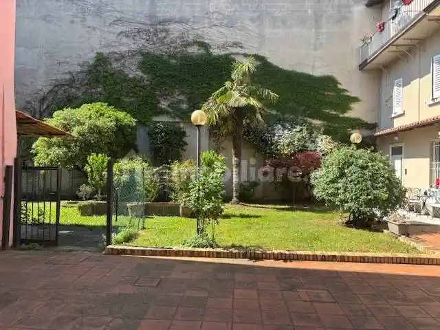 Casa indipendente in affitto a Brescia