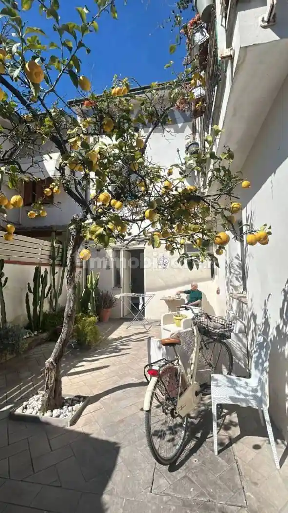 Casa indipendente in vendita a Viareggio