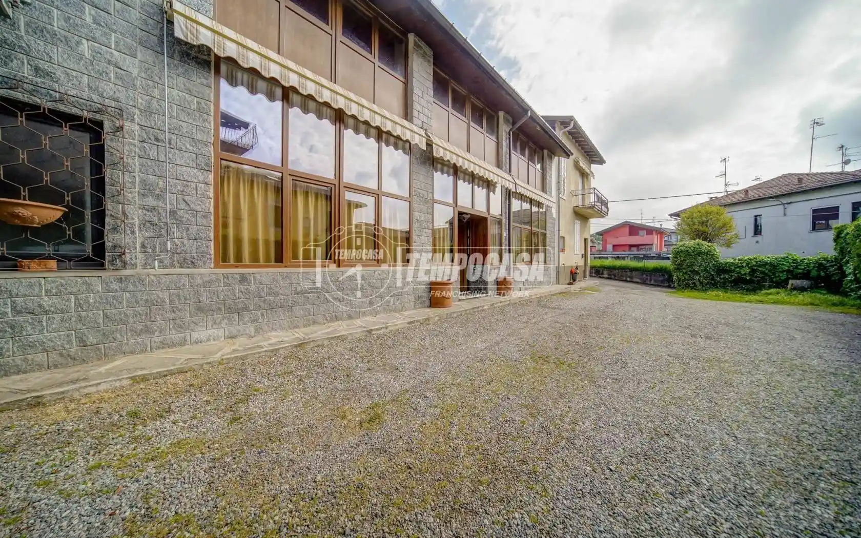 Casa indipendente in vendita a Jerago con Orago