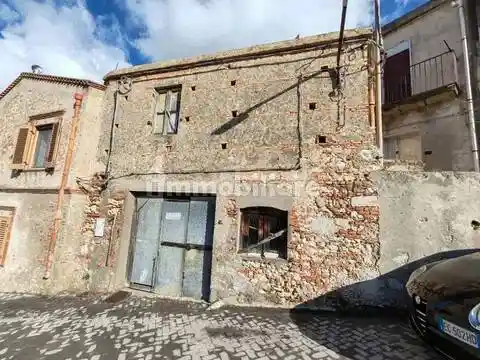 Palazzo - Edificio in vendita a Roccavaldina