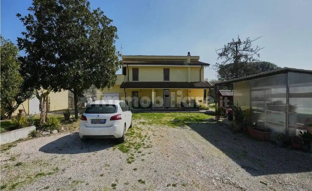 Villa in vendita a Cisterna di Latina