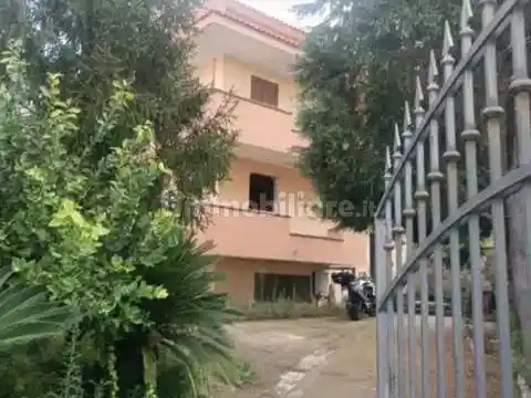 Villa in vendita a Valdina