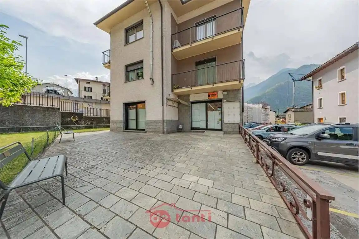 Palazzo - Edificio in vendita a Prata Camportaccio