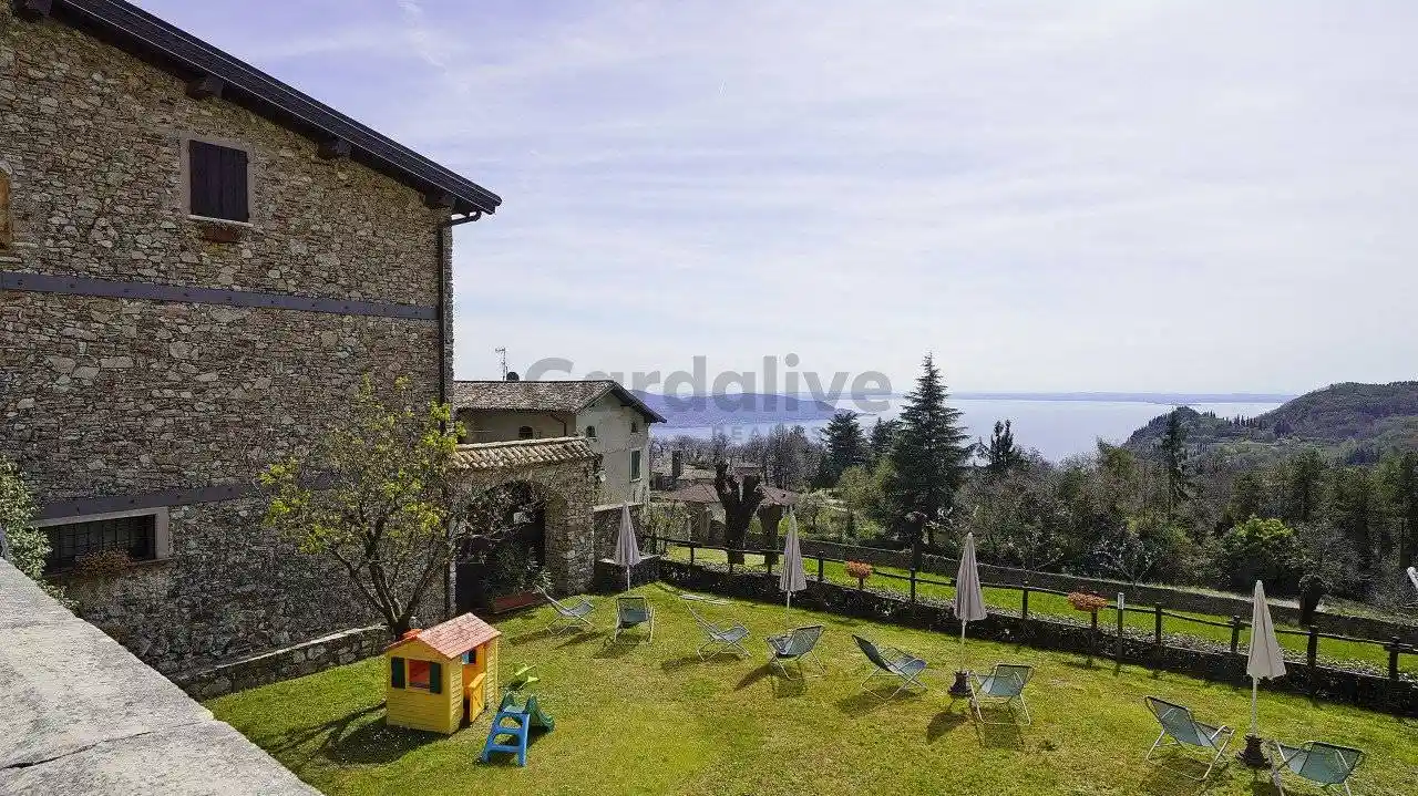 Palazzo - Edificio in vendita a Gargnano