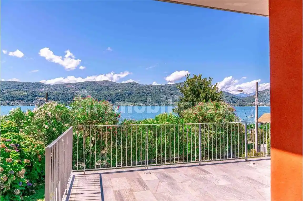 Villa in vendita a Ranco