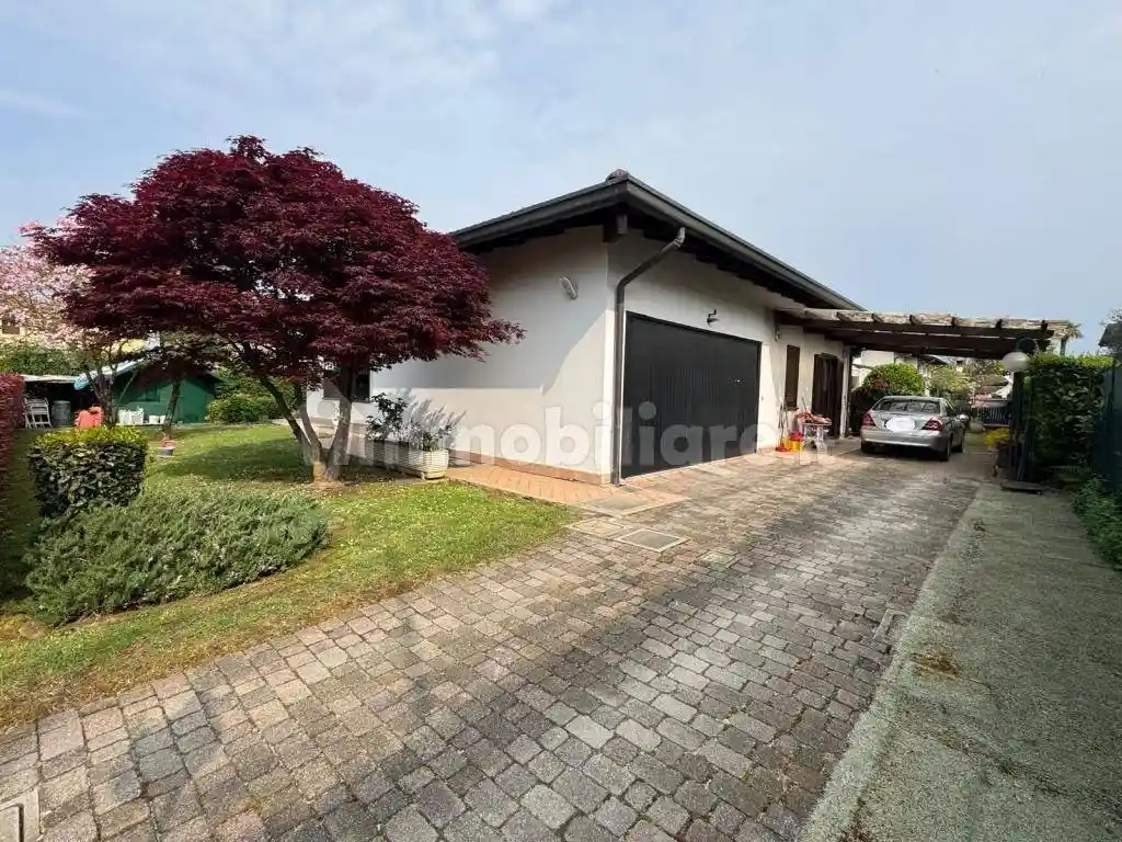 Villa in vendita a Cogliate